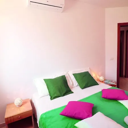 House Holidays Margot To 6 Places