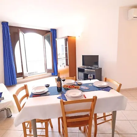 House Holidays Margot To 6 Places Vakantiehuis *