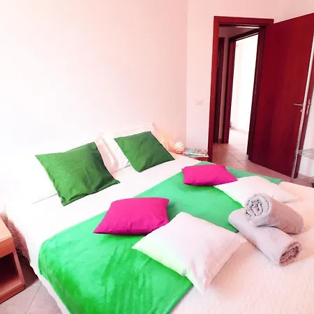 Vakantiehuis House Holidays Margot To 6 Places *